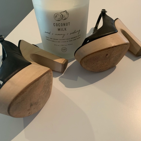 Authentic Chanel shoes - Picture 6 of 8